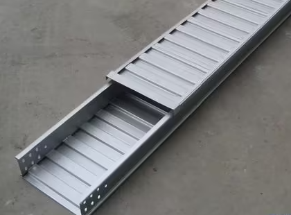 選購(gòu)槽式電纜橋架時(shí)，需要注意哪些問(wèn)題